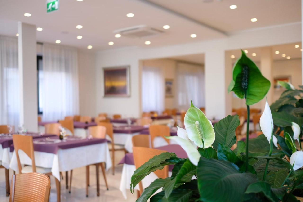 Hotel Astra Riccione Exterior photo