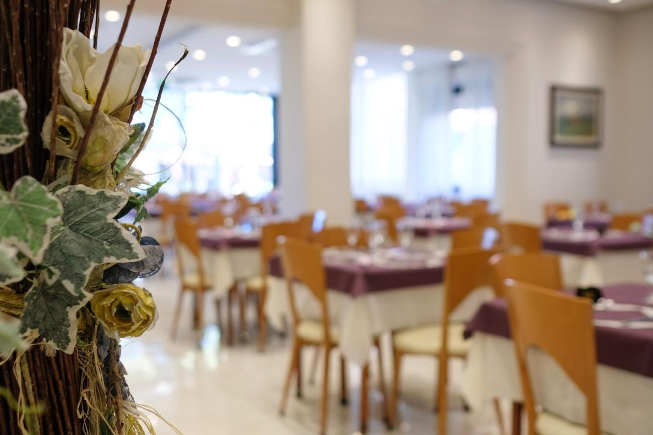 Hotel Astra Riccione Exterior photo