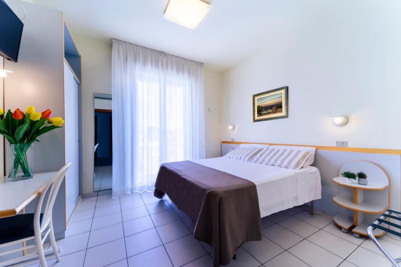 Hotel Astra Riccione Exterior photo