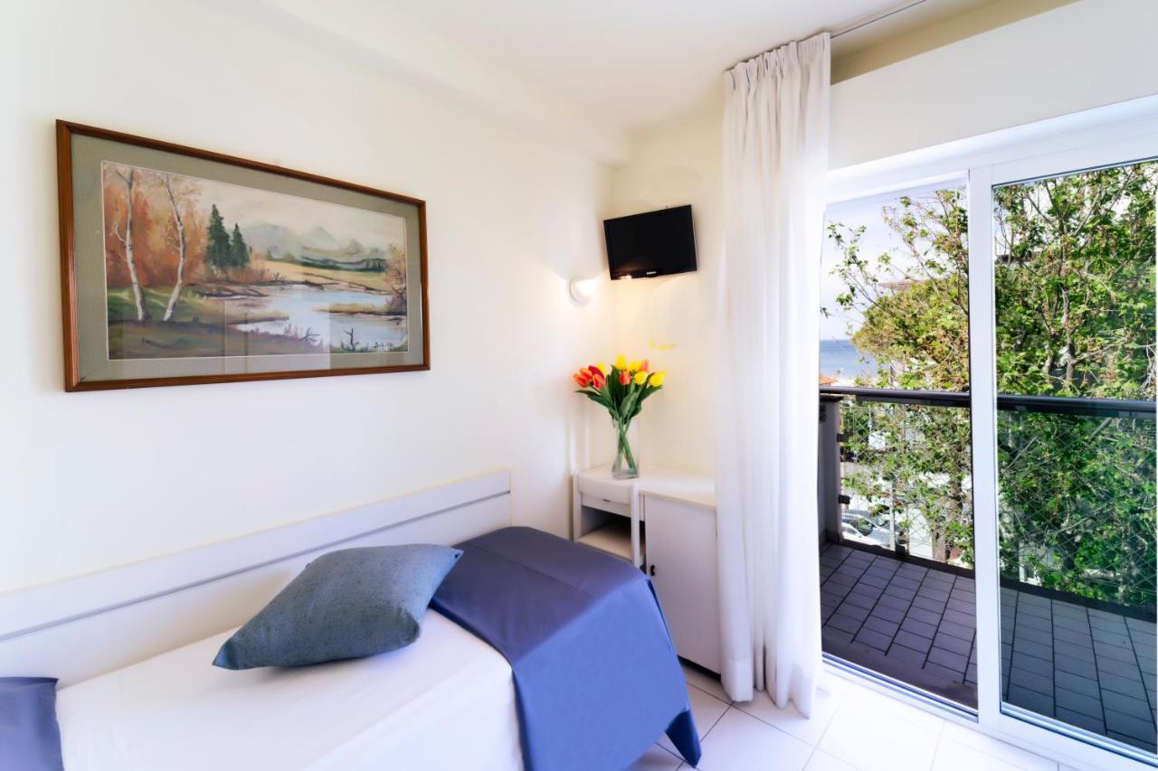 Hotel Astra Riccione Exterior photo