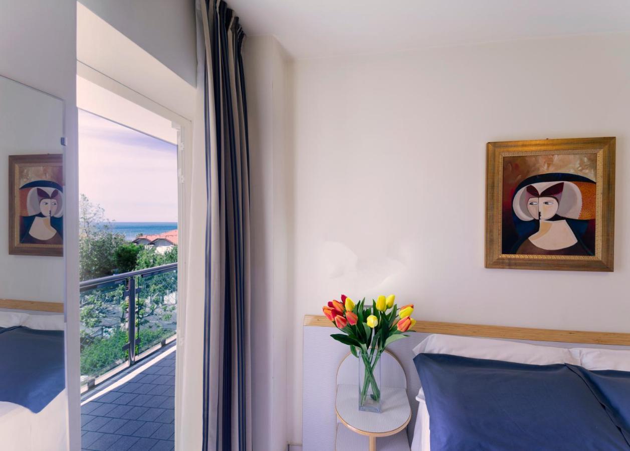 Hotel Astra Riccione Exterior photo