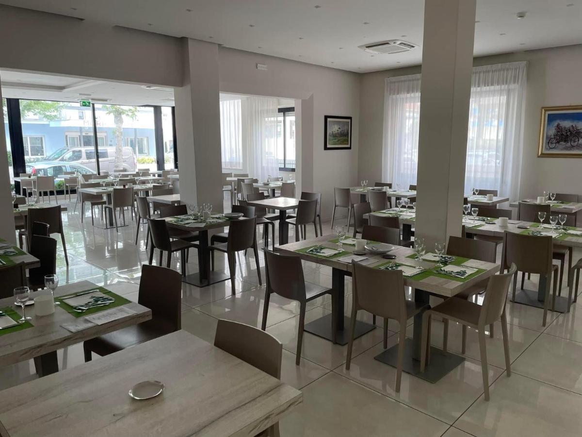 Hotel Astra Riccione Exterior photo