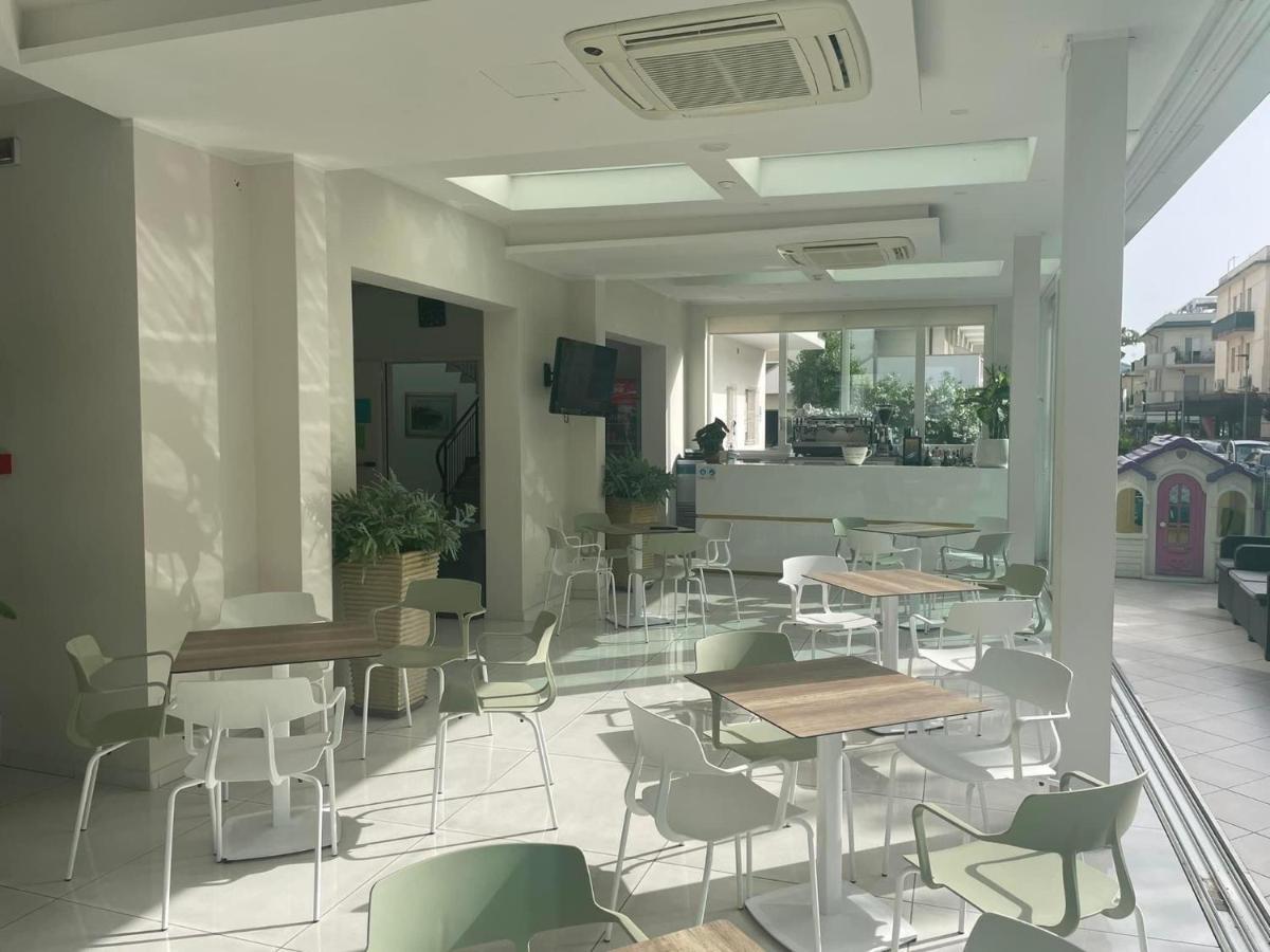 Hotel Astra Riccione Exterior photo