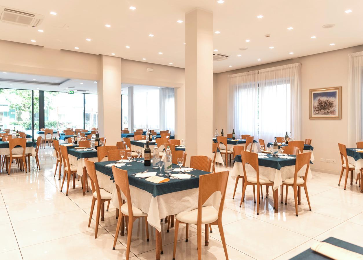 Hotel Astra Riccione Exterior photo