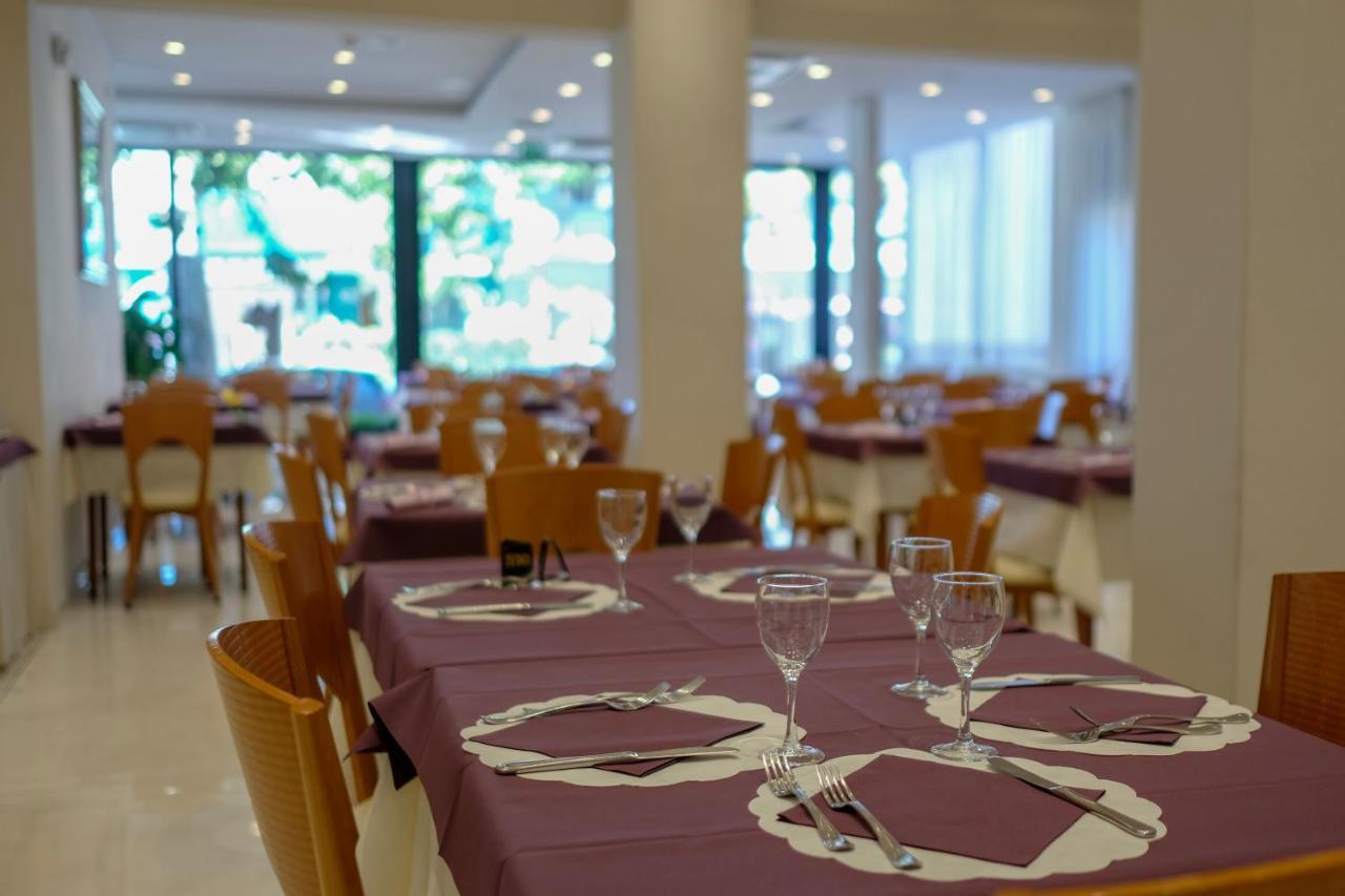 Hotel Astra Riccione Exterior photo